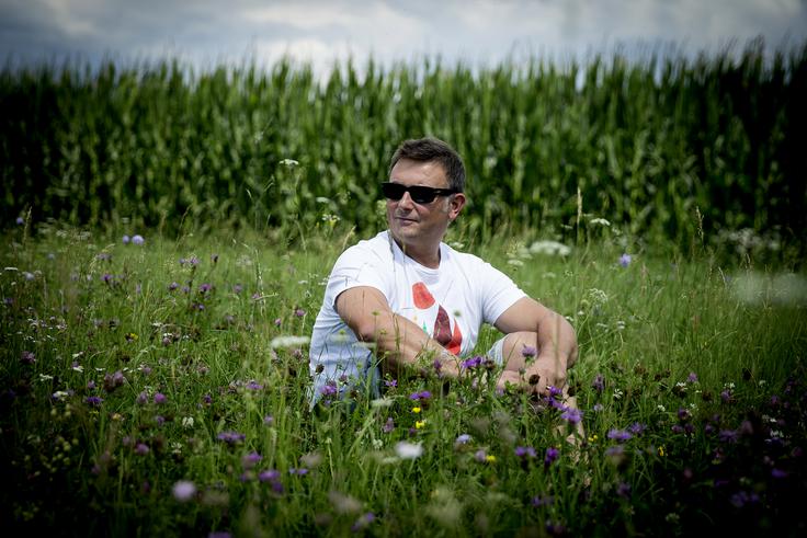 "Čeprav sem dobil pri projektu lesenega paviljona dve nagradi, finančno gledano ti projekti nimajo nobenega smisla. Veliko ljudi tega ne razume, vidijo le nagrado, ki jo prejmeš, čeprav so bili stroški verjetno prav tolikšni, če ne še večji od obeh nagrad skupaj," pojasni Kregar. | Foto: Ana Kovač