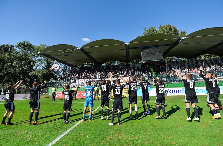 Mura Navijači Navijači Mure, če bodo zadovoljili kriterijem ob vstopu na stadion, bodo lahko prvič po dolgem času spremljali ljubljence na delu v Fazaneriji! | Foto: Mario Horvat/Sportida