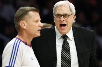 Jackson zaradi jezikanja ob 25.000 dolarjev