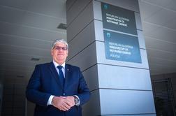 Poklukar popustil, prvega policista bodo iskali znova
