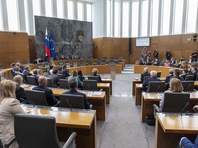 DZ o ukrepih pri dolgotrajni oskrbi in najverjetneje tudi o osnutku poročila o napredku