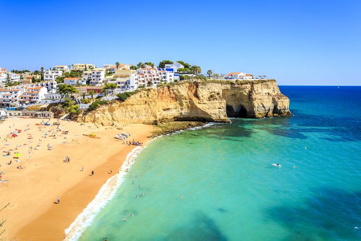 Na Portugalskem se je s prijatelji in znanci ukvarjal z nepremičninami in investicijami. Živel je razpet med Lizbono in Algarvejem, kjer je užival v soncu in bližini morja. | Foto: Thinkstock