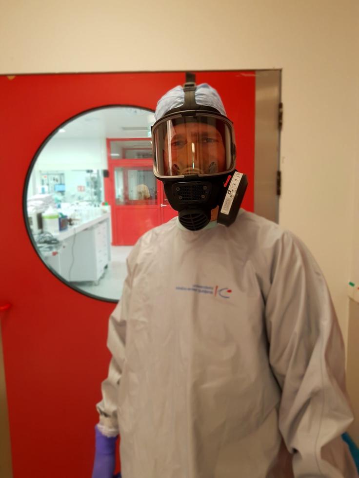 "Na področju zdravljenja je bil narejen velik napredek. Zdaj v drugem valu dejansko že vemo, kaj učinkuje in kaj ne," spodbudne novice pove Žiga Martinčič. | Foto: osebni arhiv/Lana Kokl