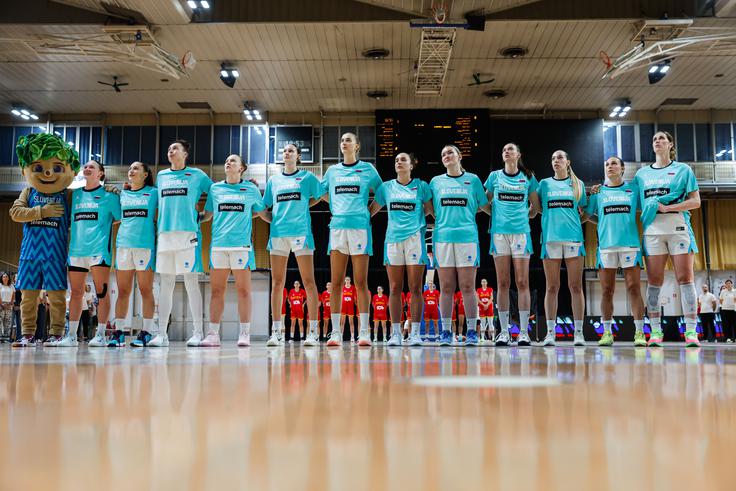 Slovenke so v sredo ugnale Črno goro. | Foto: Aleš Fevžer