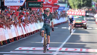 Ubežniku van Aertu še tretja etapna zmaga, težak, a miren dan za Rogliča