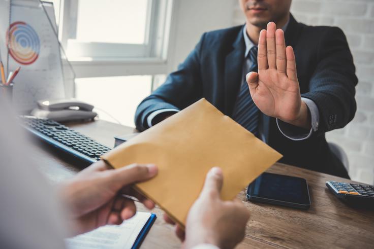 "Tudi denarja ni malo. Govori se o približno 200 milijonih primanjkljaja. Potrebujemo predvsem boljšo organizacijo, optimizacijo kadra in drugih virov, digitalizacijo, ki bo zaposlenim olajšala delo, učinkovit nadzor nad nabavami in ničelno toleranco do korupcije. Ker korupcija obstaja. To je dejstvo." | Foto: Shutterstock