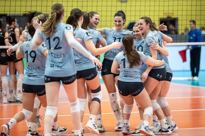 Odbojkarski pokal Slovenije: Calcit Volley | Kamničanke so s 3:0 slavile v Kašteli. | Foto Jure Banfi