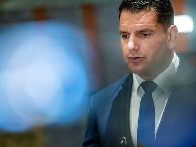 Anketa: Demokrati komaj v parlament, Resni.ca ne več