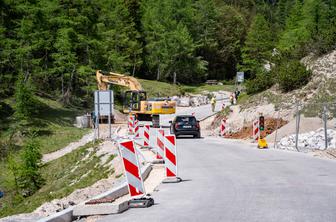 Prelaz Vršič v ponedeljek zaradi del popolnoma zaprt
