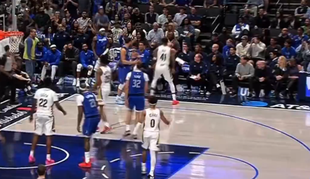 Zvezdnik Dallasa postal tarča posmeha #video