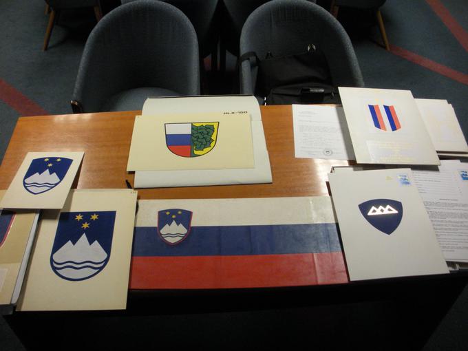Štiri finalna dela javnega natečaja za grb Republike Slovenije iz leta 1991 hrani arhiv Državnega zbora.
Foto: Aleksander Hribovšek, 2011. | Foto: 