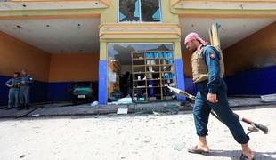V letalskem napadu mednarodnih sil v Afganistanu ubitih več civilistov