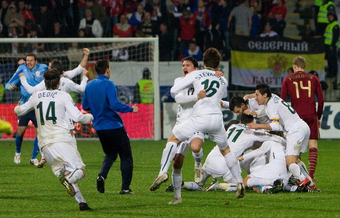 Spomin na zadnjo tekmo proti Rusiji je za Slovenijo prelep. Novembra 2009 so jo v Mariboru premagali z 1:0 in se razveselili zadnje uvrstitve na veliko tekmovanje, svetovno prvenstvo 2010. | Foto: Vid Ponikvar