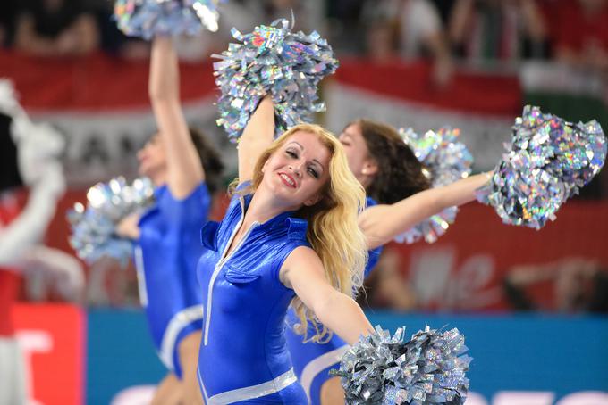 Za prijetno vzdušje na tekmah v Varaždinu skrbijo tudi mične hrvaške plesalke. | Foto: Mario Horvat/Sportida