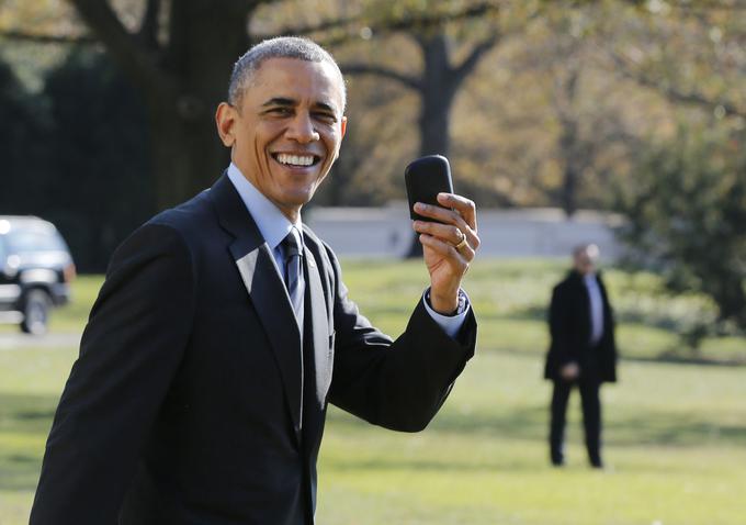 BlackBerryja je Obama še naprej lahko uporabljal zato, ker so ga tehniki Bele hiše lahko priredili tako, da ni več predstavljal varnostne grožnje zaradi morebitnega hekerskega vdora in odtekanja podatkov.  | Foto: Reuters