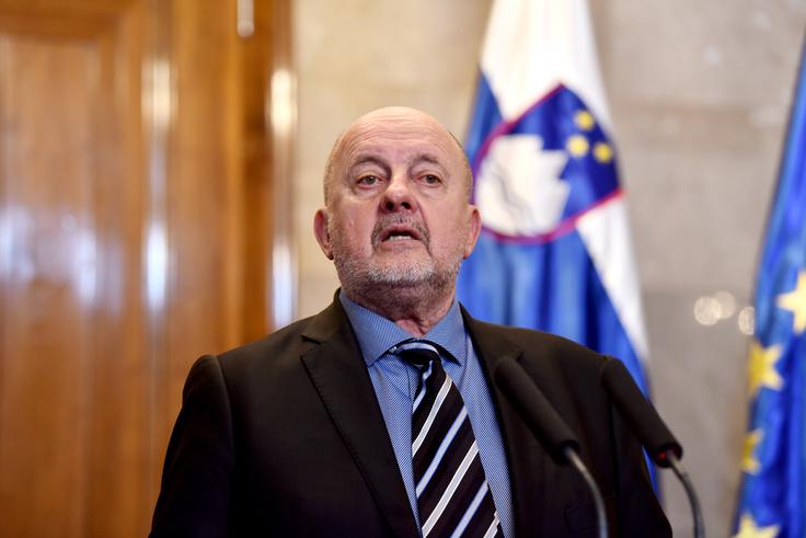 Odnosi med SNS pod vodstvom Zmaga Jelinčiča Plemenitega (na fotografiji) in SDS so napeti tudi zaradi nedavnega prestopa poslanke Lidije Ivanuša. | Foto: STA ,