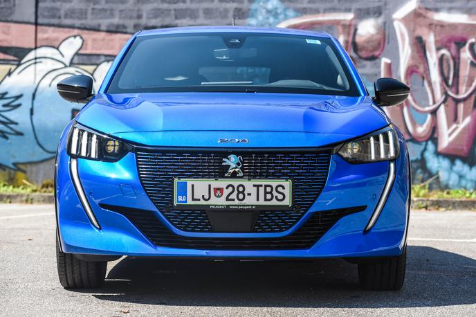 Peugeot e-208 | Trenutno Peugeot proda 20 odstotkov svojih dvestoosmic v električni različici. | Foto Gašper Pirman