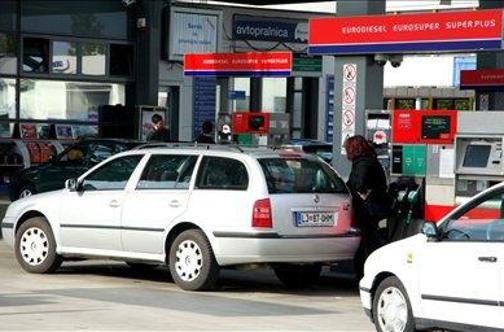 Naftni derivati s torkom malenkost cenejši
