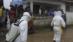 Število žrtev ebole hitro narašča, konca epidemije ni na vidiku