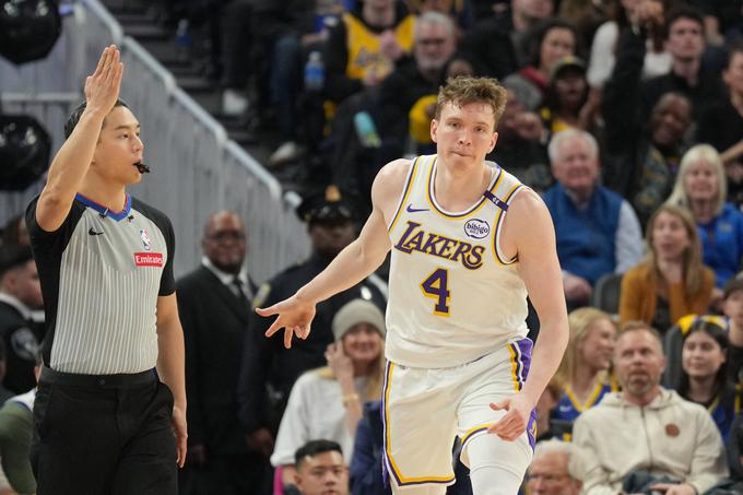 Knecht znova igra za Los Angeles Lakers. | Foto: Reuters