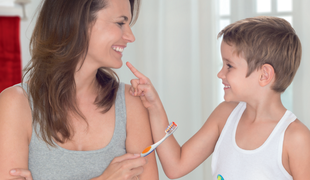 Raziskave so pokazale: otroci v Evropi si ne znajo pravilno čistiti zob