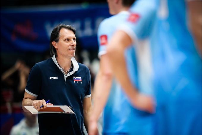 "V ključnih trenutkih smo na sprejemih ujeli napačne bolgarske odbojkarje, ob tem pa v igri napravili precej napak in dotikov mreže," pravi selektor Gheorghe Cretu. | Foto: Volleyballworld