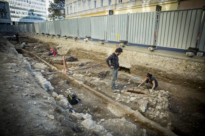 Na grobišču so našli ostanke revnih in bogatih Emoncev. | Foto: Ana Kovač