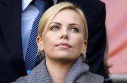 Charlize Theron so zbadali v šoli