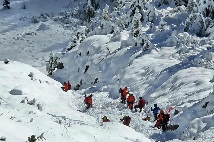 plaz | Na terenu so številni reševalci.  | Foto Gorska reševalna služba Radovljica/Facebook
