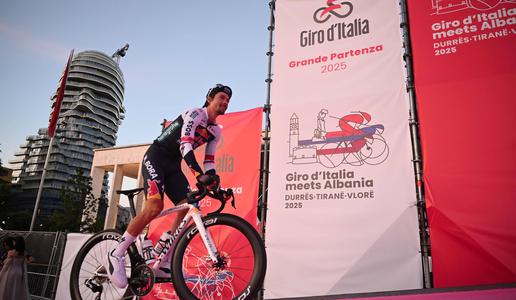 Roglič in van Aert sta si delila komplimente, Belgijec zaradi bolezni zaskrbljen