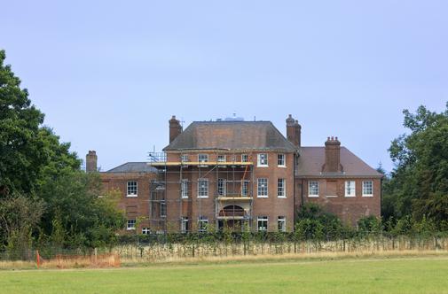 Družina princa Williama se je preselila v prenovljeno graščino