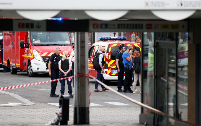 Napad se je zgodil pred postajo metroja. | Foto: Reuters
