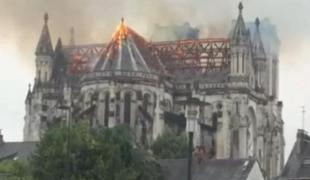 Baziliko v francoskem Nantesu zajel silovit požar (video)