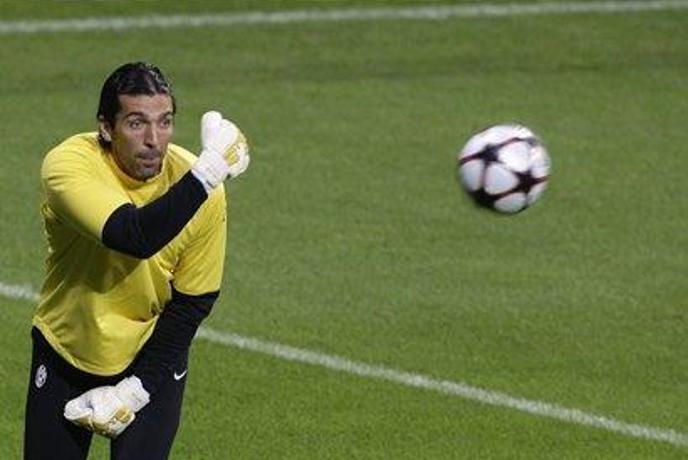 Buffon spet na bolniški