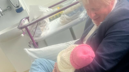 Bivši britanski premier Boris Johnson dobil devetega otroka