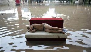 Poplave na severovzhodu Kitajske terjale že 100 življenj