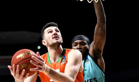 Cedevita Olimpija po zmedi v zadnjih sekundah nadaljevala negativen evropski niz