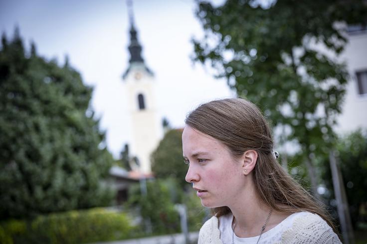 "Mami me je vprašala: 'A ti bi bila to?' Rekla sem, da bom povedala, ko bo odločitev dozorela. Od takrat naprej sta me pustila pri miru in me nista več spraševala in za to sem jima zelo hvaležna. Da sem se lahko v miru, tišini odločala, kako naprej," je dejala Beti Žust.  | Foto: Ana Kovač