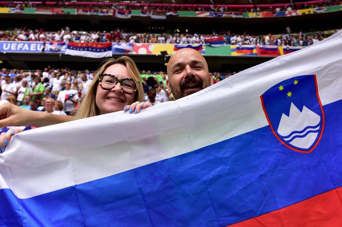 Slovenija Navijač | Slovenski navijači bi lahko danes v Kölnu proslavljali zgodovinski preboj nogometne reprezentance na velikem tekmovanju med najboljših 16. | Foto Guliverimage