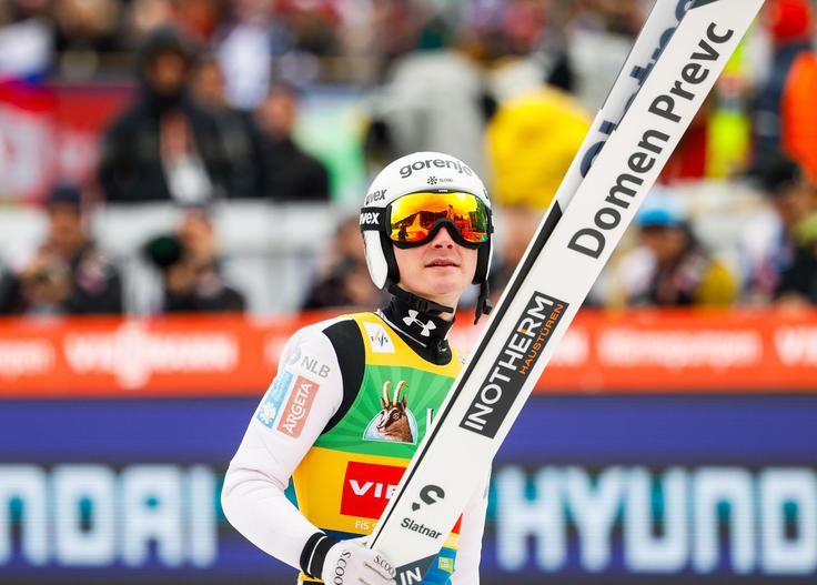 Domen Prevc je na olimpijskih igrah v Predazzu prvič in morda zadnjič skakal na tekmi dvojic. Z Anžetom Laniškom sta osvojila peto mesto. | Foto: Aleš Fevžer