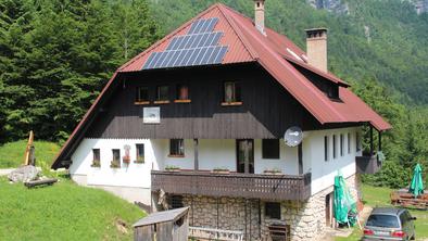 Planinska koča na Vojah (690 m)