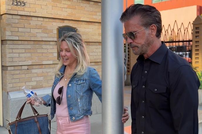 Heather Locklear in Lorenzo Lamas | Par so fotografi v objektiv ujeli med sprehodom po Las Vegasu. | Foto Profimedia
