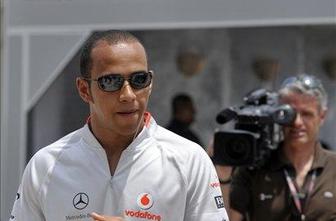 Hamilton in McLaren ujeta na laži