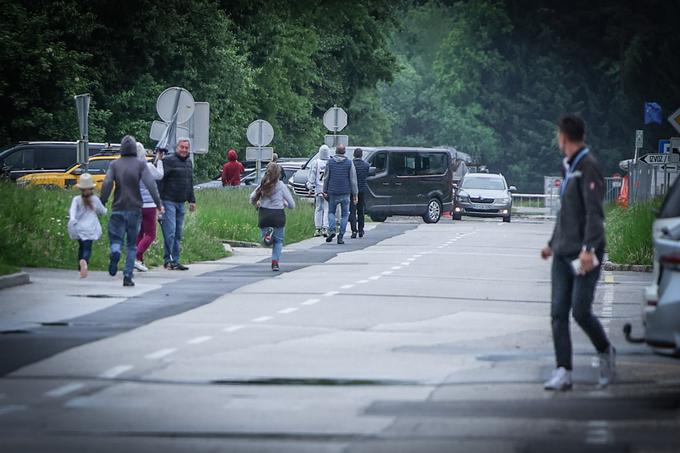 Dončić je presenetil vse navijače in novinarje, ter se iz letališča odpravil po drugem izhodu, kot je to običajno. | Foto: Ana Kovač