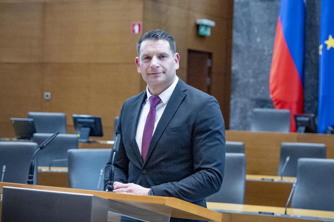 Zoran Stevanović | Predsednik DZ Zoran Stevanović je pozval, naj bo današnji praznik opomin in zaveza, da "bomo znali stopiti skupaj, ko bo to potrebno, da bomo znali braniti svobodo, ko bo ogrožena, in da bomo znali graditi državo, v kateri bo človek vedno pred sistemom". | Foto Ana Kovač
