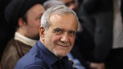 Novi iranski predsednik Masud Pezeškian prisegel v parlamentu