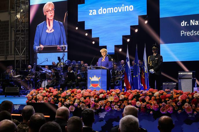 Nataša Pirc Musar, dan Slovenske vojske | Predsednica republike in vrhovna poveljnica obrambnih sil Pirc Musar je na slovesnosti opozorila, da se svet spreminja in postaja vse nepredvidljivejši. | Foto STA