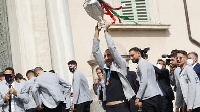 Evropske prvake na ulicah Rima pozdravila množica navijačev #video #foto
