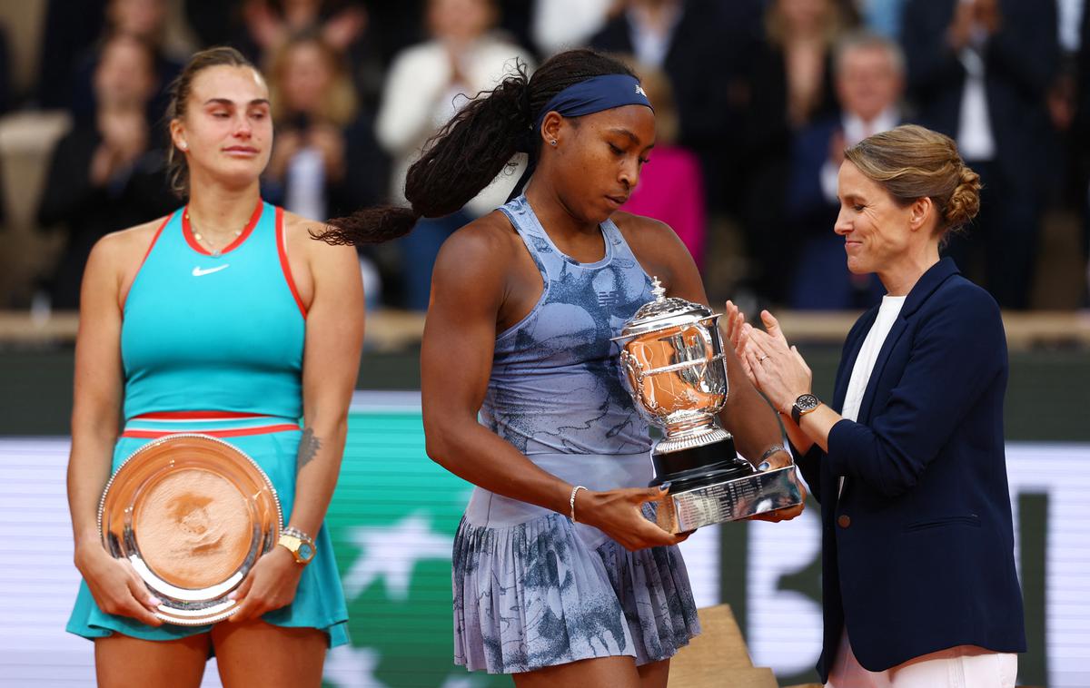 Arina Sabalenka | Arina Sabalenka je po porazu v finalu Roland Garrosa namignila, da je bil rezultat bolj posledica njenih lastnih napak kot dobre igre tekmice. Za to se zdaj opravičuje. | Foto Reuters