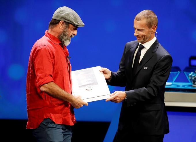 Francozu je nagrado podelil predsednik Uefe Aleksander Čeferin iz Grosupljega. | Foto: Reuters